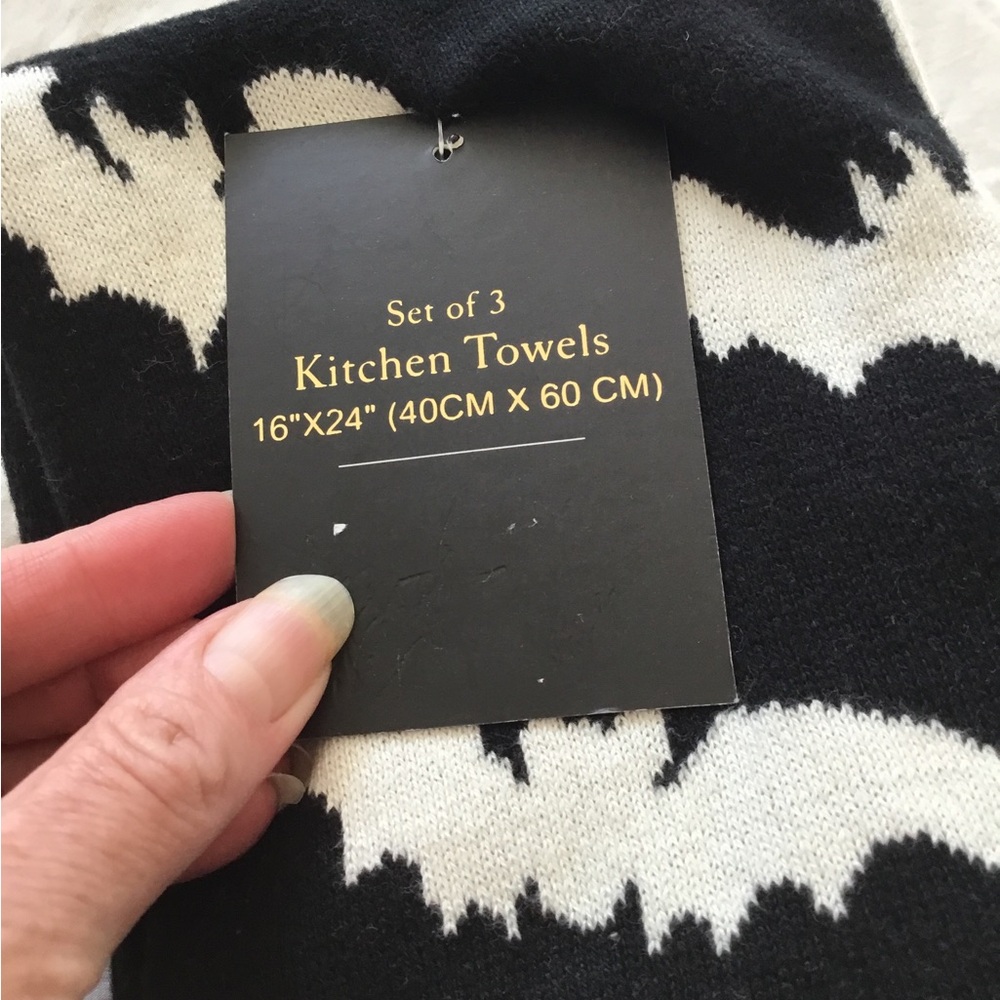 Cynthia Rowley Curious New York Halloween Themed Hand Towels NWT - Picture 4 of 7